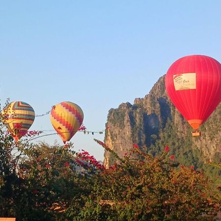 Riverside Garden Hostel Vang Vieng Dış mekan fotoğraf